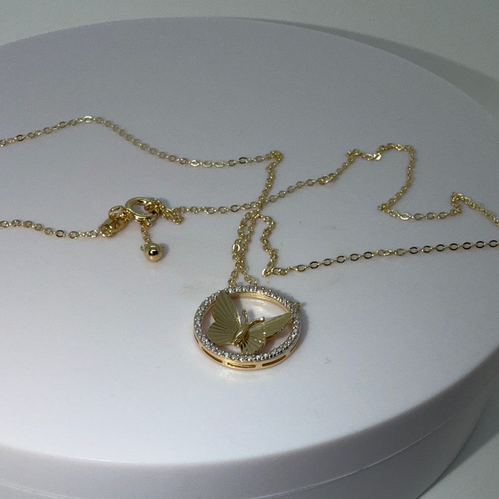 Elegant Gold Butterfly Pendant Necklace